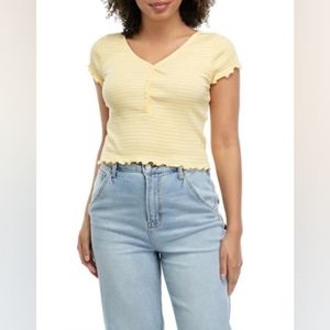 TRUE CRAFT Short Sleeve Lettuce Trim Henley Top, Sz.M (Juniors), Yellow, NWT